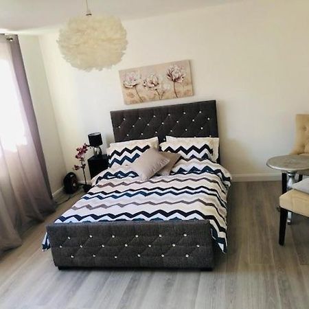 Beautiful Large Room In London Flat Екстер'єр фото