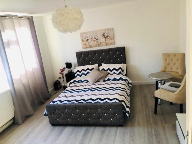 Beautiful Large Room In London Flat Екстер'єр фото